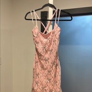 Chic Backless Pink Dress with Strappy Design